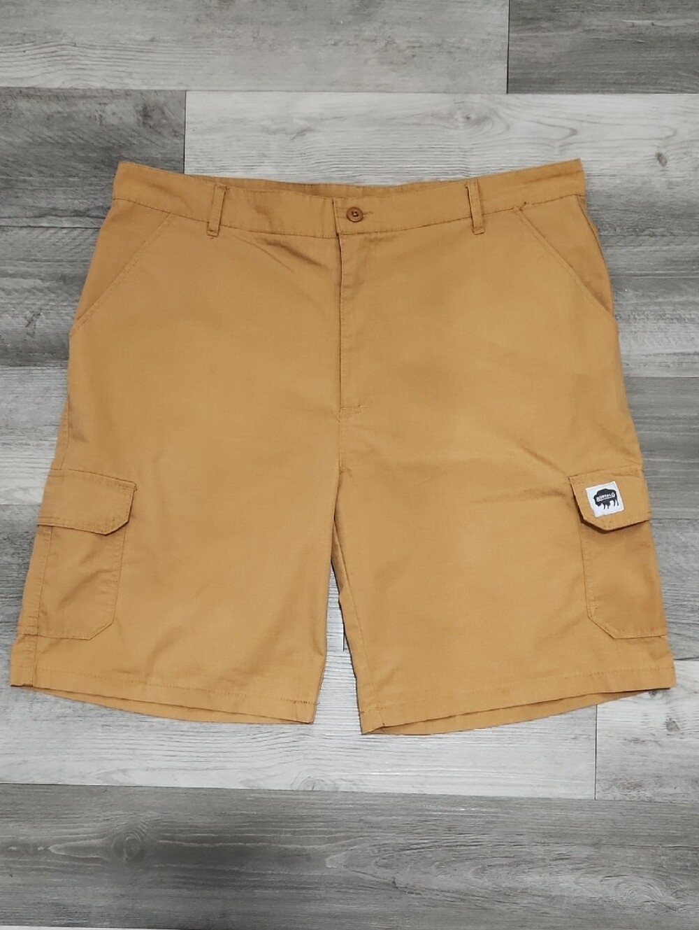 Buffalo Outdoors Men's Kahki Cargo Shorts Size 38 10" Inseam Velcro Pockets